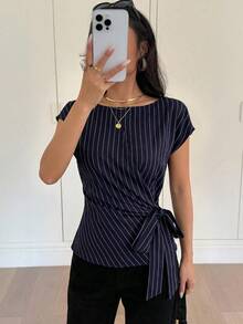 Siren Gaze Áo sơ mi nữ tay ngắn xếp ly in họa tiết kẻ sọc, kiểu dáng thường ngày. - Màu xanh hải quân - Xem 3