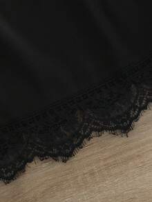 SHEIN Tall CURVE شورت ديكوري مزين بالدانتيل بخصر متباين للمقاسات الكبيرة - الأسود - مشاهدة 3