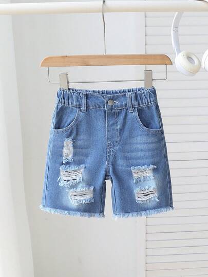 Quần short denim thường ngày cho bé trai, hàng mới về mùa hè, phong cách đường phố thoải mái, denim màu xanh nhạt, thích hợp cho kỳ nghỉ hè, cạp chun co giãn tạo cảm giác thoải mái và dễ mặc. Nhiều chi tiết rách và xước ở gấu quần, phong cách giản dị và cá tính, phù hợp với trang phục mùa hè của trẻ em. Ống quần thẳng, chất liệu denim cotton thoải mái, đa năng cho sinh hoạt hàng ngày, kỳ nghỉ, lễ hội âm nhạc, trường học, tụ họp, tiệc tùng, đi làm, v.v.