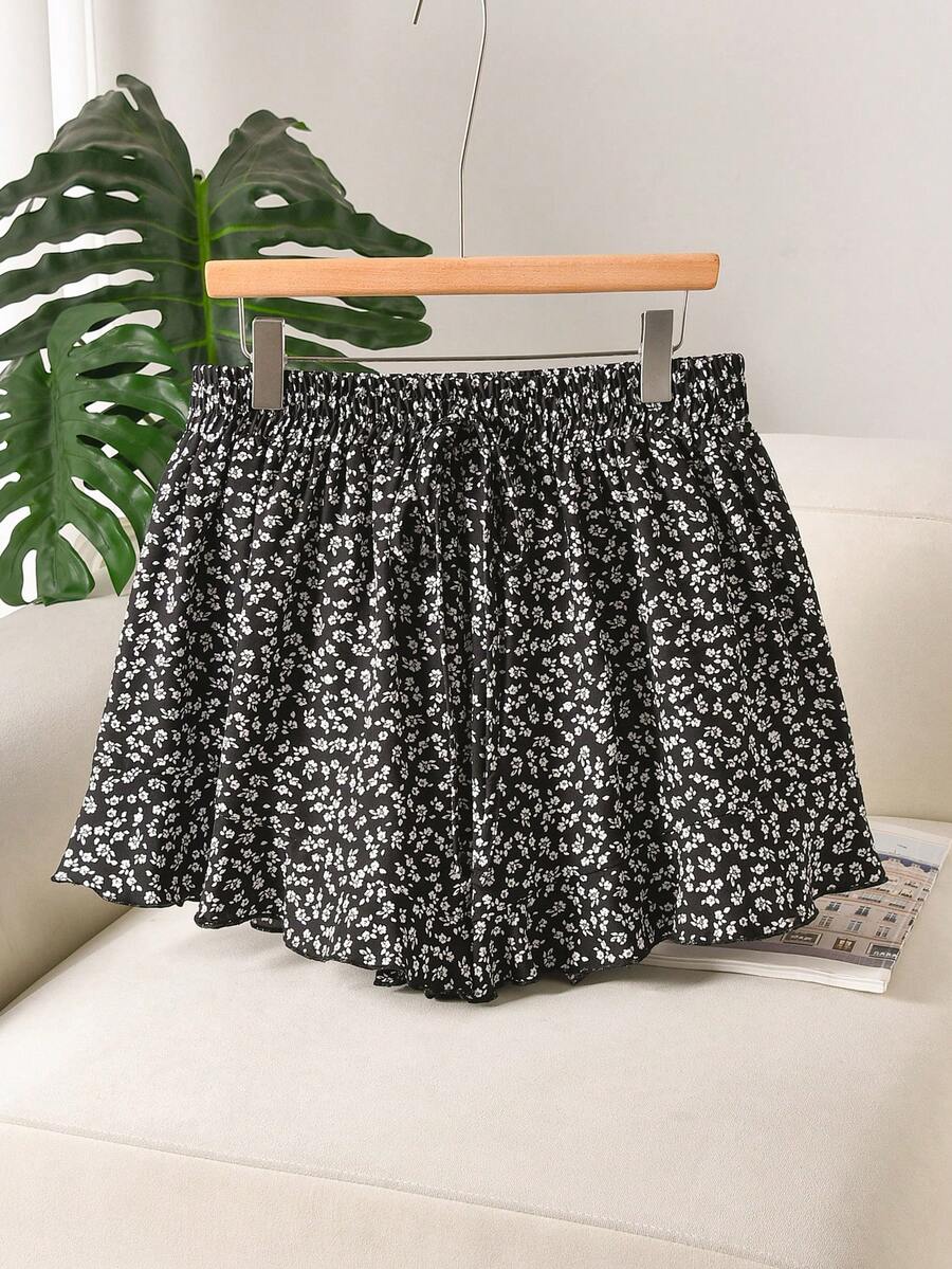 CosyJoli Quần short dáng chữ A họa tiết hoa cỡ lớn, quần short đen có bèo nhún, quần short mùa hè dễ thương - Đen và trắng - Xem 1