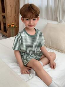 Áo len cổ tròn kẻ sọc rộng rãi + Quần short rộng rãi thoải mái, bộ đồ mặc nhà cho bé trai. - màu xanh lá - Xem 1