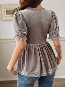 DAZY 女士撞色蕾丝腰部荷叶边下摆深V领喇叭袖优雅夏季衬衫 - 灰色 - 查看 4