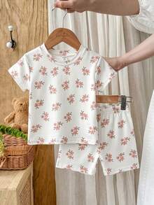 SHEIN Vintaside Kids Abygirl 嬰兒女童白色可愛夏季家庭套裝 花卉印花圓領短袖 T 恤與休閒短褲套裝 時尚嬰兒女童服飾 - 杏色 - 查看 6