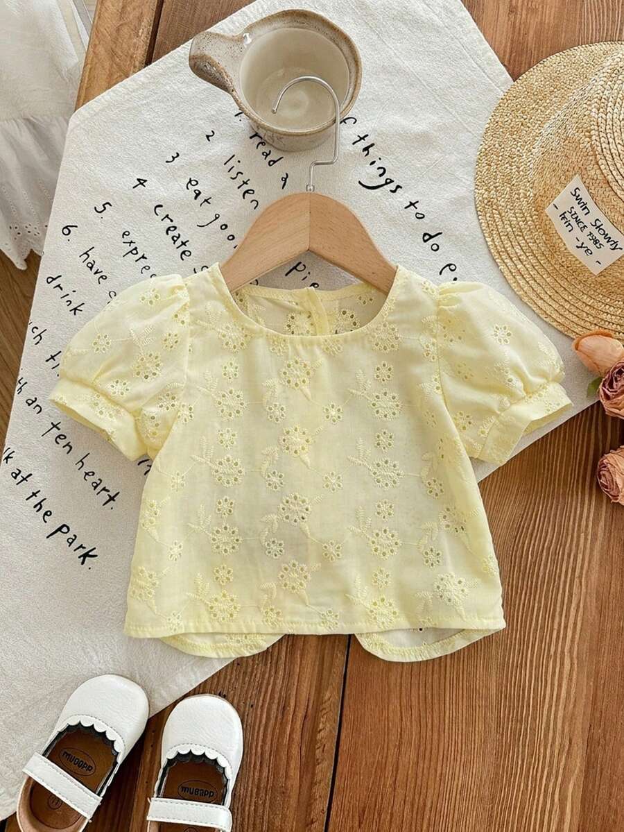 SHEIN LMoss Kids 这款女婴连体衣可爱百搭,休闲印花翻领衬衫,后背镂空设计,非常适合日常穿着。舒适、休闲又时尚,适合秋冬季节、生日派对、聚会、演出、婚礼、洗礼、学校典礼、室内外活动、日常生活、运动、玩耍、拍照、度假等场合。春夏季节也同样适合。 - 芥末黃 - 查看 1