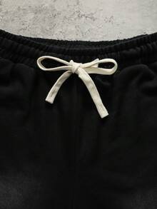 ROMWE MEN Pantalones cortos de mezclilla desgastados con estampado de caballo para hombres - Negro - Ver 4