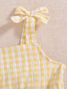 SHEIN Bộ đồ 2 món cho bé gái 0-3 tuổi, thích hợp mặc thường ngày mùa xuân/hè, màu vàng nhạt kẻ caro dễ thương, gồm áo hai dây và quần short. - Nhiều màu - Xem 4