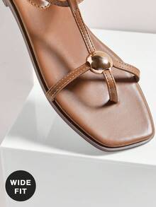SHUZIA Women's Wide-Fit Fashion Casual Comfy Toe Ring Thone Flat Sandals - Mocha Brown - View 2