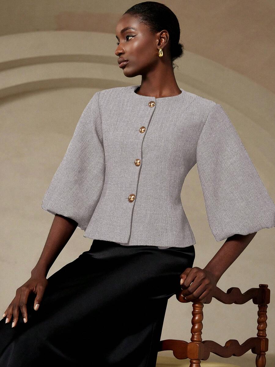 Aveloria Zanirela Áo blazer nữ thanh lịch, sang trọng, thiết kế cao cấp kiểu Pháp cổ điển, họa tiết xương cá, cổ tròn, tay lỡ xòe cánh hoa, eo thắt, cúc kim loại. - Màu Xám nhạt - Xem 1
