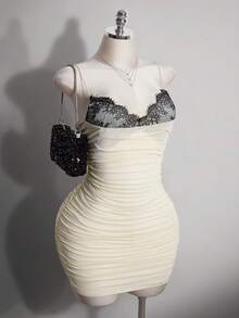 SHEIN ICON 大码女士性感蕾丝撞色网纱紧身迷你连衣裙 - 米色 - 查看 4