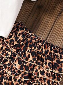 SHEIN 2 piezas Conjunto de niña bebé con camiseta de cuello redondo y estampado de leopardo lindo y pantalones cortos de cintura elástica - Multicolor - Ver 4
