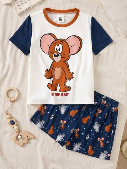TOM & JERRY X SHEIN Bộ 2 món gồm áo tay ngắn cổ tròn dễ thương và quần short thoải mái, trang phục dễ chịu cho bé trai.
