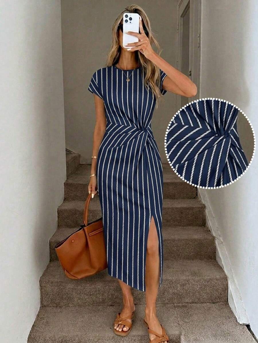 SHEIN LUNE 休闲简约航海风藏蓝色底色白色条纹印花图案夏季优雅扭腰高开衩无袖中长连衣裙,女士休闲针织纹理修身连衣裙,女士生日装,女士健身套装,女士婚礼宾客礼服,女士办公装,适合春夏度假穿着 - 彩色 - 查看 1