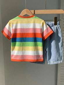 SHEIN Little Byeori 2件組小男孩恐龍壓紋短褲套裝 - 彩色 - 查看 2