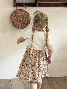 SHEIN Vestido corto de manga corta con estampado floral de patchwork acanalado para niña - Multicolor - Ver 2