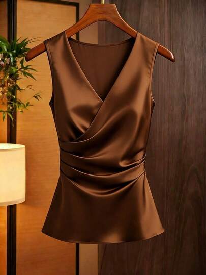 Franclia 优雅缎面V领无袖褶裥修身吊带背心，适合夏季叠穿或外搭