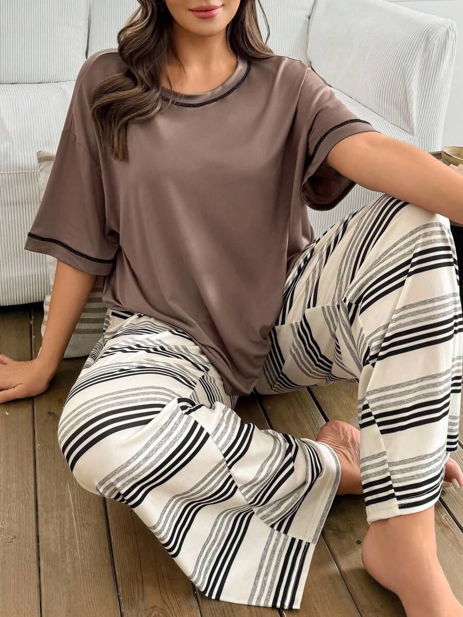 SHEIN 大码女式宽松休闲条纹印花短袖睡衣套装柔软夏季服装 - 棕色 - 查看 1