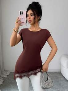 Rafferiza 女士时尚优雅圆领棕色露肩袖腰部系带不对称下摆撞色蕾丝法式夏季衬衫，通勤时尚之选 - 棕色 - 查看 6