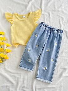 SHEIN Vintaside Kids 女嬰淡黃色夏季可愛荷葉袖上衣 & 雛菊刺繡毛邊牛仔褲套裝，寬鬆舒適度假外出穿搭 - 黃色 - 查看 4