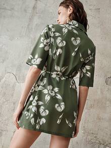 Aveloria Modichic 优雅通勤风印花翻领短袖收腰短款连衣裙（女款） - 彩色 - 查看 3