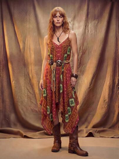 Fembélia Đầm hai dây hở lưng, in họa tiết retro toàn thân, vạt bất đối xứng dành cho nữ.