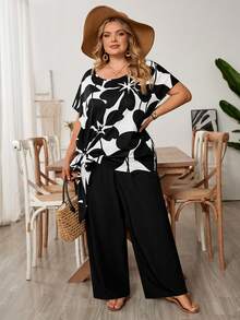 SHEIN CURVE+ Conjunto de 2 piezas de blusa de manga corta con cuello redondo y pantalones con estampado floral en contraste, talla grande, para verano - Multicolor - Ver 7