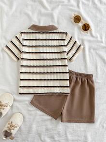 SHEIN Vintaside Kids 男婴夏季翻领短袖时尚休闲简约T恤搭配休闲时尚短裤套装，适合户外旅行、度假、日常休闲、公园散步等场合。 - 杏色 - 查看 2