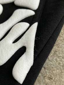 Manfinity EMRG Men's Summer Black White 3D Foam Puff Print Letter Logo Graphic Shorts Foaming Pulp Process Bubble Text ONE Typography Vintage Y2K 2000s Style Streetwear Hip Hop Urban Harajuku Casual Vacation Holiday Beach Party Going Out Club Festival Concert Drawstring Elastic Waist Knee Length Oversized Loose Fit Wide Leg Baggy Breathable Soft Comfortable Artistic Creative Unique Edgy Cool Fashion Shorts For Men,Men's Letter Print Drawstring Waist Pocket Shorts - Black - View 4