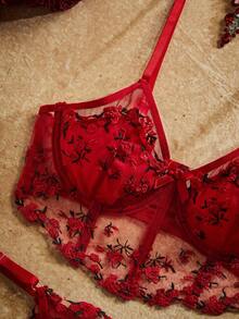 PinupPomp Conjunto de lencería de sujetador de malla con bordado de flores y panty para mujeres - Rojo - Ver 4