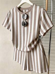 SHEIN Franclia Áo thun nữ mùa hè dáng rộng thoải mái cổ tròn tay ngắn in họa tiết - màu nâu - Xem 1