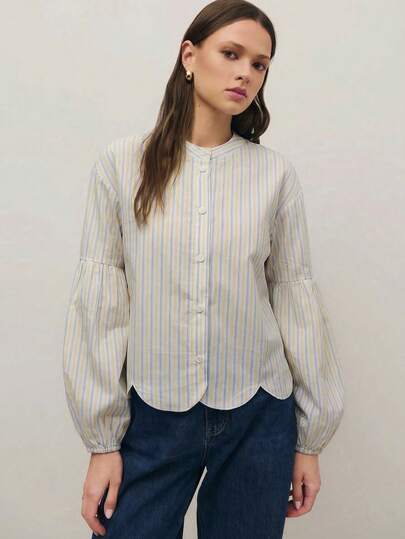 Nöista 蓝色条纹常规版型衬衫，下摆呈扇形，长袖袖口采用弹性设计。适合春夏穿着，休闲百搭。