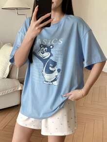Bộ đồ ngủ nữ in hình hoạt hình, gồm áo thun cổ tròn và quần short. - Màu xanh lam - Xem 3