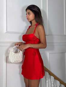 Ronhire 浪漫派对红色吊带连衣裙，修身迷你裙，饰有3D玫瑰花，性感露背褶皱设计，修身鸡尾酒裙，适合约会之夜和正式场合。 - 紅色 - 查看 3