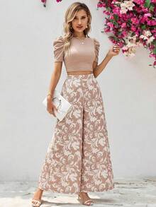 Ellevyn Bộ đồ 2 món dành cho nữ: Áo thun tay lửng màu trơn và quần họa tiết hoa màu xanh lá cây. - Màu Khaki - Xem 5