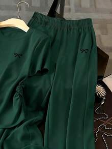 Set de 2 piezas: Top de cuello redondo con estampado de rayas y dobladillo fruncido + Pantalones de pierna ancha, café y azul - Verde Oscuro - Ver 7