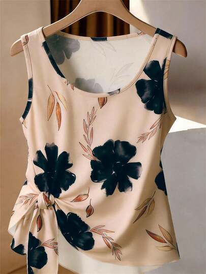 SHEIN Franclia Áo tank top nữ mùa hè thanh lịch và thoải mái với họa tiết hoa, nền hồng nhạt cùng họa tiết hoa lá đen trang nhã, chi tiết buộc dây bên hông và thiết kế không tay, hoàn hảo cho trang phục mùa hè, kỳ nghỉ biển và mặc hàng ngày.