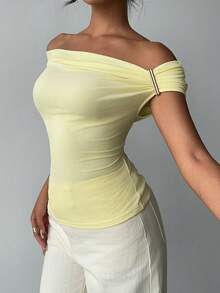 Aloruh Top de punto asimétrico de hombro descubierto en púrpura y rojo - Amarillo claro - Ver 4