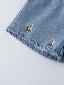 SHEIN 女童休闲宽松水洗牛仔背带裤，饰以通体花卉印花，搭配宽松直筒牛仔短裤，弹性腰带设计，时尚百搭，适合春夏穿着，日常穿着、拍照、外出、派对等场合，2026 新款上市。 - 淺色水洗藍 - 查看 6