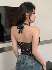 DAZY 春夏波點滿版印花透視黑色短版背心，無肩帶露背設計，修身顯瘦，休閒度假海灘風，適合音樂祭、情人節、婚禮，女款背心 - 黑色 - 查看 2