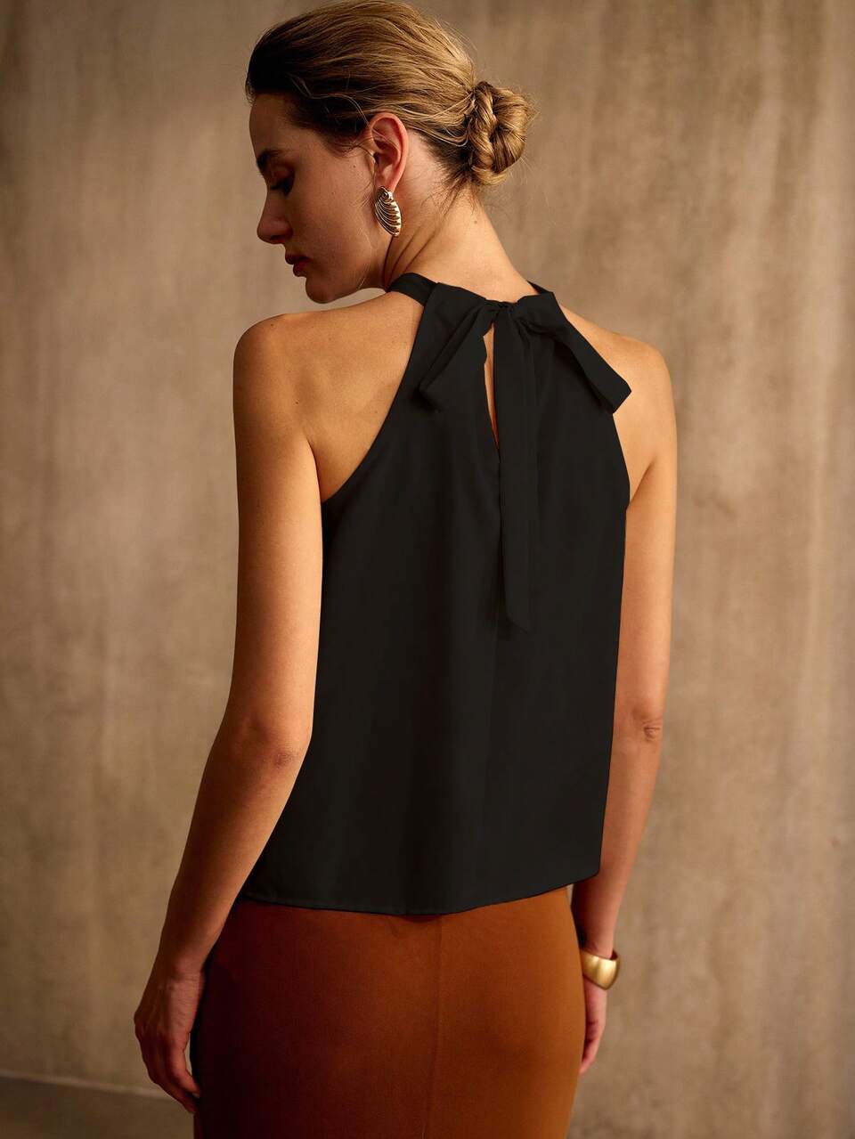 WOMEN'S FASHIONABLE METALLIC DECOR HALTER NECK TOP