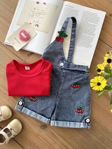 SHEIN 女婴两件套，适合6个月至3岁，休闲可爱风格外出服，纯色短袖简约上衣搭配樱桃刺绣牛仔短背带裤 - 紅色 - 查看 5