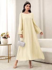Đầm maxi dài tay màu trơn thanh lịch với họa tiết hoa thêu, gấu váy phồng. - Màu be - Xem 3