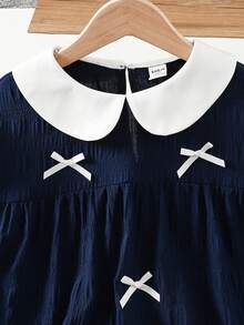 SHEIN Gaun Kasual Longgar Nyaman untuk Anak Perempuan Remaja, Leher Bulat, Lengan Pendek, Hiasan Ruffle, Blok Warna, Pita, Dua Sisi, Pita, Polka Dot Dua Sisi - Blue and White - View 2