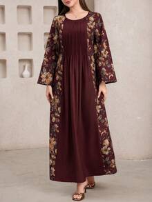 Al Najma Gaun Abaya Panjang Elegan Wanita dengan Desain Lipit dan Leher Bulat Motif Patchwork Bunga - Burgundy - View 4