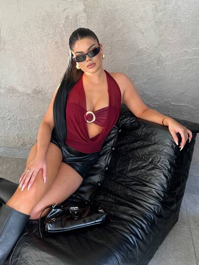 Dayanna Comas 全新性感半透明低胸露背上衣，现代金属装饰