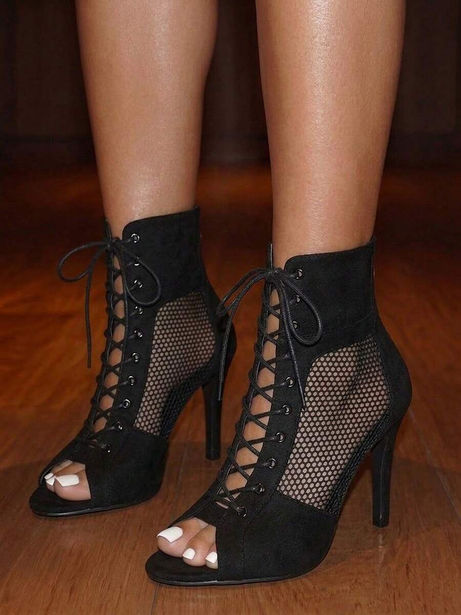 Giày sandal cao gót hở mũi, chất liệu lưới họa tiết da báo, thích hợp cho mọi mùa.