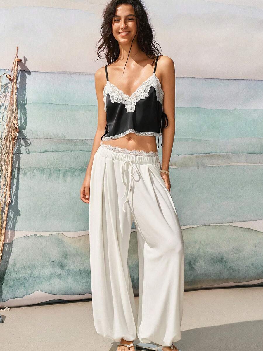 Áo hai dây satin phối ren cổ chữ V