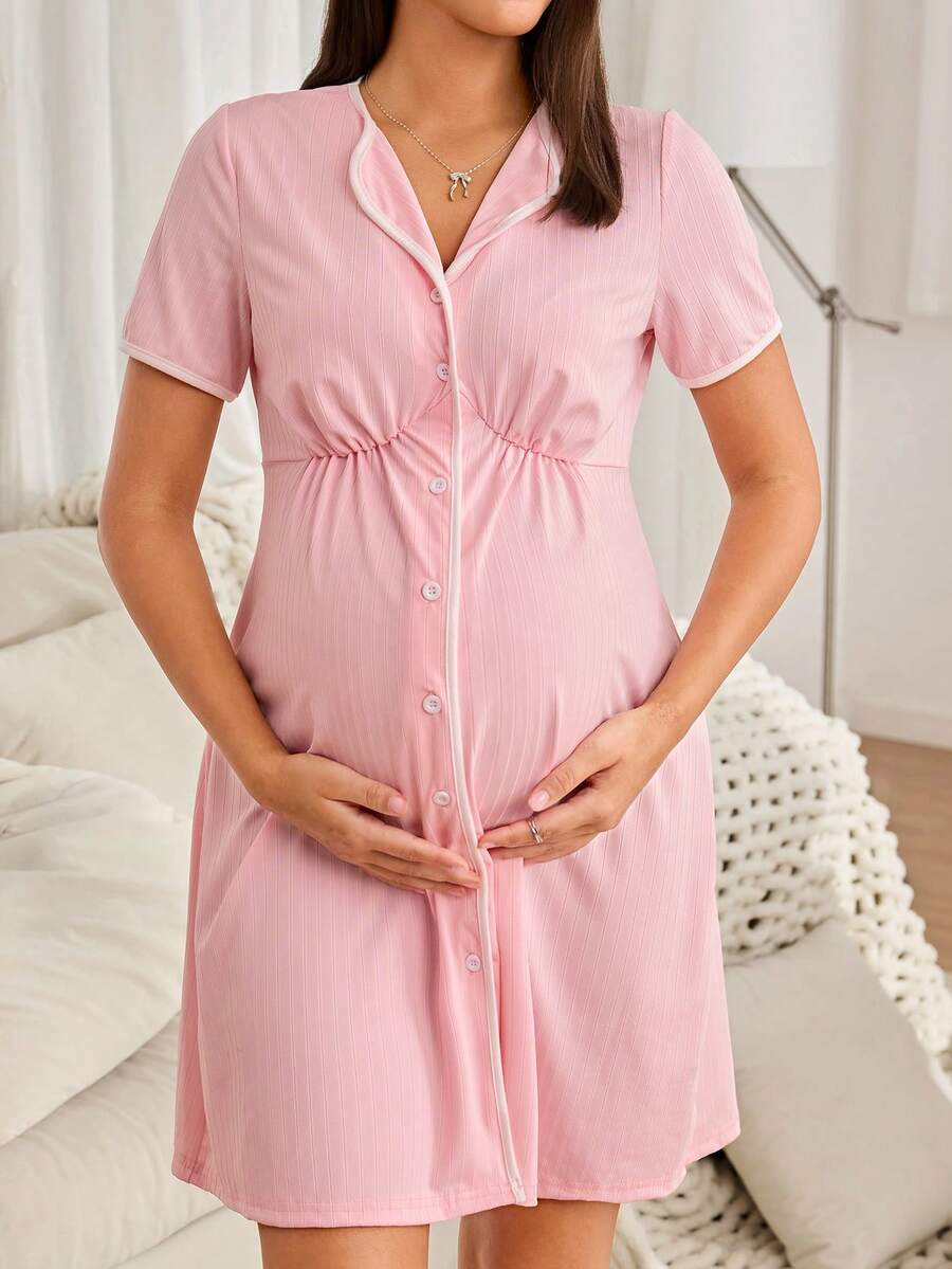 Vestido de maternidad informal de manga corta con abertura frontal y ribete de contraste gris y blanco para uso diario y descanso de BloomMama - Rosa - Ver 1