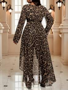 SHEIN Lady Camisa casual de manga larga con cuello en V, estampado de leopardo, parte delantera corta y parte trasera larga, talla grande para mujer en invierno. Estampado de leopardo, estampado de guepardo, estampado animal de talla grande para mujer. Túnica de talla grande para Navidad, invierno, Año Nuevo, Acción de Gracias. - Marrón - Ver 3