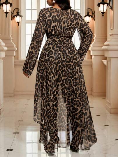 SHEIN Lady ملابس علوية كاجوال بأكمام طويلة للنساء ذوات الحجم الكبير، طباعة نمر على الرقبة على شكل V، قصير من الأمام وطويل من الخلف، مناسب للشتاء، طباعة نمر وفهد للمقاسات الكبيرة، طباعة حيوانات للمقاسات الكبيرة، ملابس علوية طويلة للمقاسات الكبيرة، مناسب للكريسماس والشتاء والأعياد والعطلات