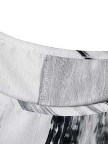 SHEIN LUNE CURVE Áo thun nữ cổ tròn tay ngắn in họa tiết kẻ sọc, kiểu dáng thường ngày, thích hợp mặc đi chơi hoặc đi nghỉ hè. - màu đen - Xem 3